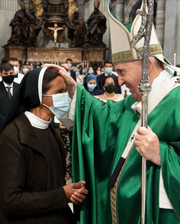 Pope Francis Greets Colombian Nun Freed 4 Years After Kidnapping By ...